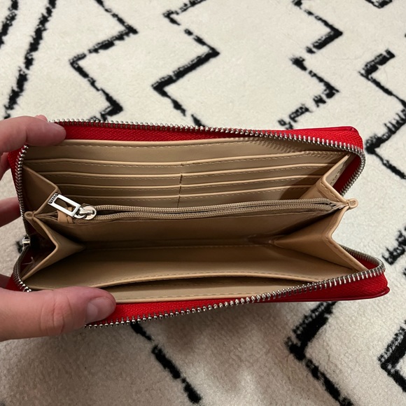 Red Leather Guess Los Angeles Full Zip Around Wallet - Picture 3 of 4